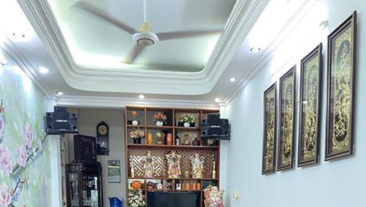 Bán nhà Đống Đa 35m2, mặt tiền 5m, hơn 4 tỷ trung tâm gần ô tô