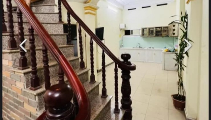 Chính chủ bán nhà Nguyễn Khang, quận Cầu Giấy, lô góc, Dt: 45mx4t, nhỉnh 9 tỷ, nhiều tiện ích