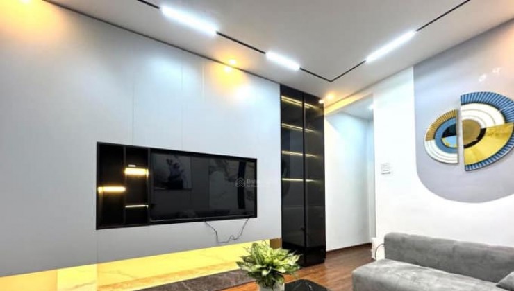 Bán nhà Hoàng Mai Oto oto 7 chỗ đỗ cổng  LH em Hạnh 0814982137