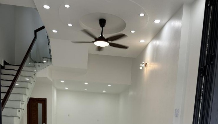 TẶNG HẾT NỘI THẤT XỊN GIÁ CỰC TỐT 1 XE HƠI ĐẬU TRONG NHÀ 3 TẦNG 30M2 4 PN