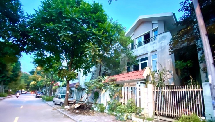 Bán nhà Hoàng Văn Thái, BT đẹp, ô tô, sân vườn, sổ A4-150m2, 25,5 tỷ