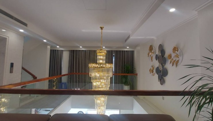Hiếm!Bán ngôi nhà đẹp Vương Thừa Vũ, xe con hạn chế,  phân lô, 140m2x3T, 2x tỷ