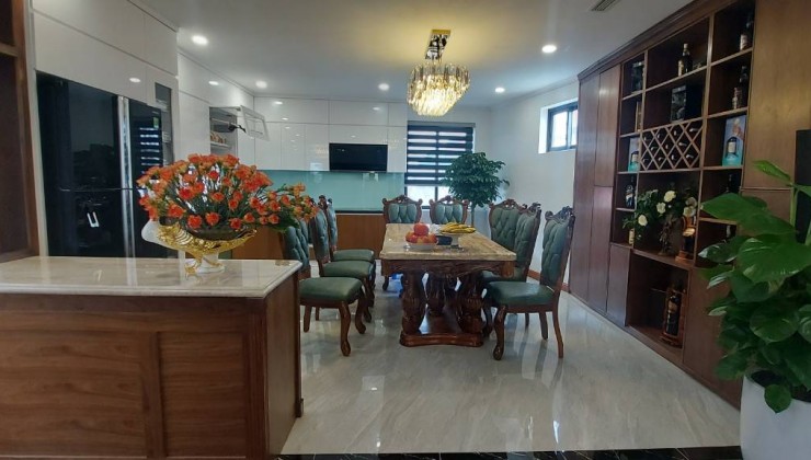 Hiếm!Bán ngôi nhà đẹp Vương Thừa Vũ, xe con hạn chế,  phân lô, 140m2x3T, 2x tỷ