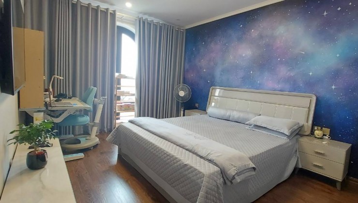 Hiếm!Bán ngôi nhà đẹp Vương Thừa Vũ, xe con hạn chế,  phân lô, 140m2x3T, 2x tỷ