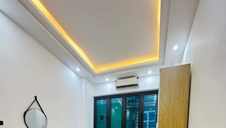 Vip Nguyễn Sơn - Long Biên 35m2, 5 tầng, 4m mặt tiền,nhỉnh 5 tỷ,ô tô đỗ cổng