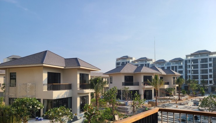 Biệt thự nghỉ dưỡng ven biển, 290M2,full nội thất, 2 hồ bơi, CK đến 6 tỷ