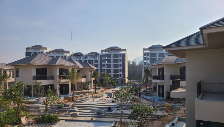 Biệt thự nghỉ dưỡng ven biển, 290M2,full nội thất, 2 hồ bơi, CK đến 6 tỷ