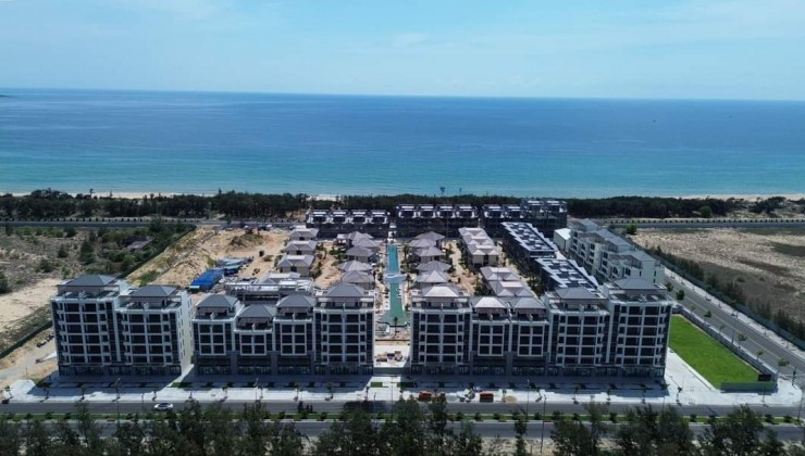 Biệt thự nghỉ dưỡng ven biển, 290M2,full nội thất, 2 hồ bơi, CK đến 6 tỷ