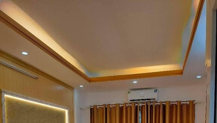 Bán nhà cự khối , Long biên 58m2 Nhà đẹp 5 tầng nhà mới gia 6,3 tỷ