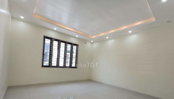 Bán nhà mặt ngõ 250 Thiên Lôi, diện tích 65m 3 tầng GIÁ 3.99 tỉ ô.tô đỗ cửa,  ngõ thông