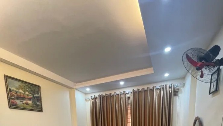 Ngọc Thụy nhà  40m2, 4 tầng, mặt tiền 5m,5.4 tỷ Long Biên.