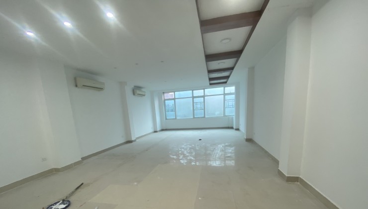 Cho Thuê Văn Phòng Trần Duy Hưng 80m2 - 15tr/tháng, thông sàn view thoáng