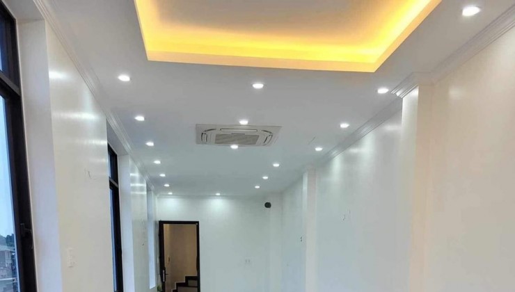 Nhà Mặt Phố Quán Thánh 6 Tầng Thang Máy 60M2 31 Tỷ Lô Góc 3 Thoáng