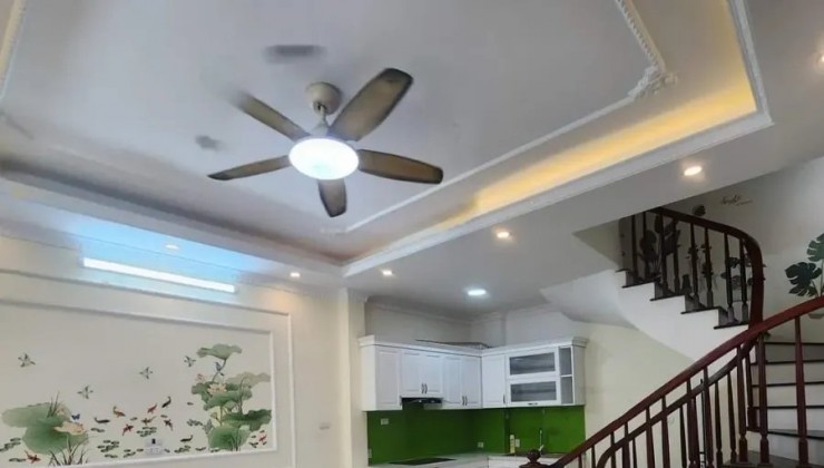 Ngọc Thụy nhà 30m2, 5 tầng,mặt  tiền  6.5m, 4.5 tỷ Long Biên.