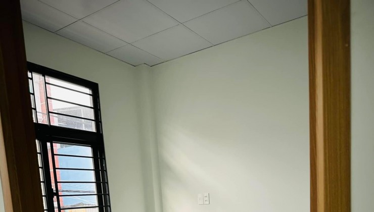 CHO THUÊ NGUYÊN CĂN 40M2 MẶT TIỀN BẾN XE MIỀN TÂY 12 TRIỆU