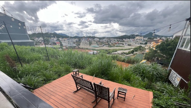 Cần sang lại quán cà phê view mặt đường gần ngã 5! Địa chỉ: 260 Phù Đổng Thiên Vương - Phường 8 - Tp. Đà Lạt