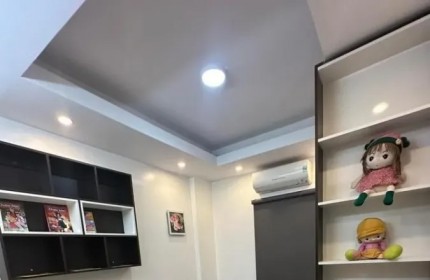 Vị trí nhà cực đẹp phố Lạc Long Quân 45 5 4 giá chào 6,5 tỷ  ngõ o tô tránh  thông thoáng