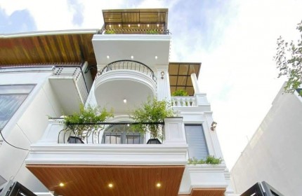 Một Căn Villa Phong Cách Tân Cổ Điển có Hồ Bơi - Gần biển