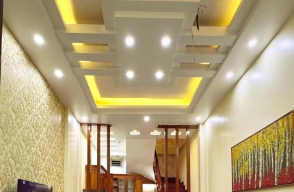 Bán gấp, Nguyễn Khang Cầu Giấy  35m2 . 5T. 7.25 tỷ Full nội Thất , Thoáng trước sau 50m ra mặt phố.