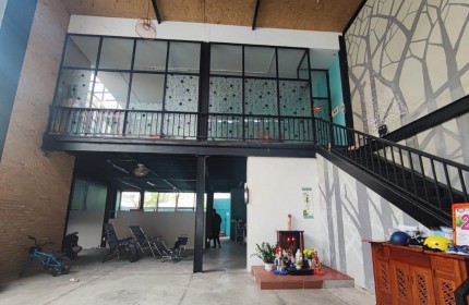 trước mặt CHUẨN - tổng doanh thu TỐT - giá thành tương đối mềm - BÁN GẤP GẤP. trung tâm K82 Hiếm Nhà Bán