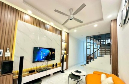 Lô góc, đất phân lô, Việt Hưng, Long Biên - 31 m2, 5 tầng - giá bán 5,1 tỷ