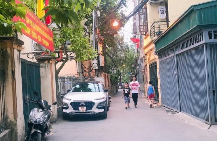 Bán nhà Hoàng Quốc Việt, ngõ thông, gần phố, ô tô tránh cách 5m, 40m nhỉnh 9