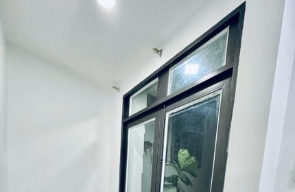 Bán nhà đường Cách mạng tháng 8, Quận 10, 16m2, 3tầng, 2x8, HXH giá chỉ 2.3 tỷ