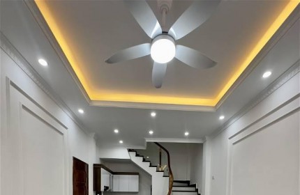 Vip Nguyễn Sơn - Long Biên 35m2, 5 tầng, 4m mặt tiền,nhỉnh 5 tỷ,ô tô đỗ cổng