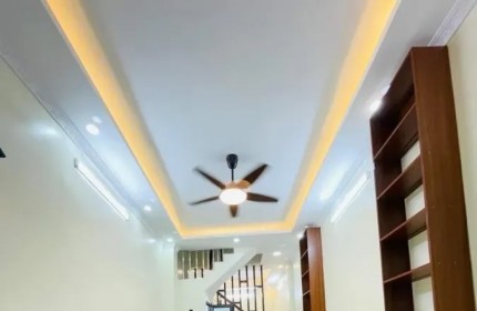 BÁN NHÀ ĐẸP KHÚC THỪA DỤ, CẦU GIẤY, 42M2, 5 TẦNG, 9.45 TỶ, FULL NỘI THẤT, GẦN PHỐ, LHE 0385115799