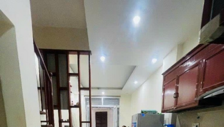 Bán nhà dân xây Thạch Bàn, Long Biên, VIP: Lô góc- Gần chợ Đồng Dinh, 33m2. Giá 3,89 tỷ