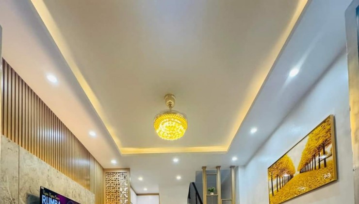 BÁN NHÀ HOÀNG HOA THÁM - BA ĐÌNH
DT 32M2 X 6 TẦNG, MĂT TIỀN 4,2M