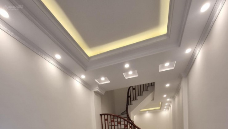 Bán nhà Thạch Bàn 30m2 x 5 tầng ngõ trước nhà 2m, gía 3,85 tỷ(rẻ nhất thời điểm hiện tại)