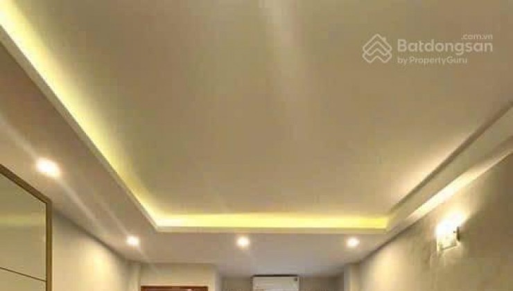 Nhà mới 5 tầng sát Aeon - ngay sát cầu Vĩnh Tuy - lô góc, giá nét 4.5 tỷ, 32m2