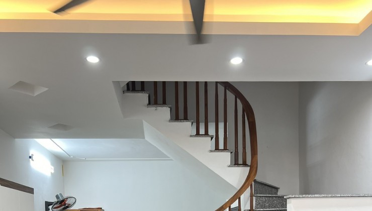 Bán nhà phố Định Công , 39 m x 2 tầng , nhà đẹp giá rẻ , giá 2 tỷ 200