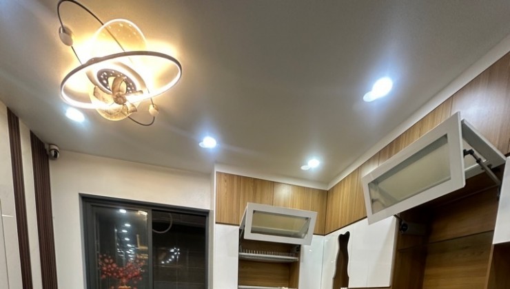 Bán nhà đường số 7, đường xe tải thông, tặng full nội thất, 4 tầng DTSD 183m2 chỉ 6.3 tỷ.