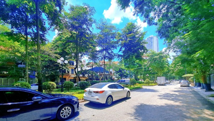 Nhà Đẹp Siêu Vip Quận Tây Hồ, Phố Trịnh Công Sơn, 100m x 8T x Mt 5m. Giá 29 tỷ.