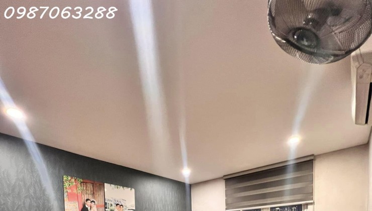 BÁN CHUNG CƯ  CENLAND 137  NGUYỄN NGỌC VŨ- CẦU GIẤY 2 NGỦ 2 WC  NHỈNH 4 TỶ