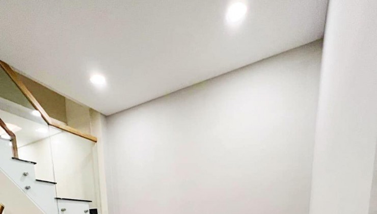 A- Bán Nhà Q3 , Hẻm 242/ Nguyễn Thiện Thuật 30m2 , 2 Tầng , 2 PN Giá Chỉ 4 tỷ 250