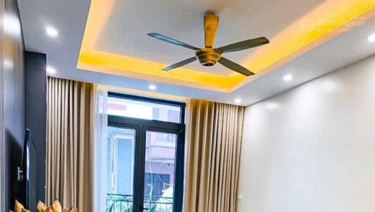 Bán nhà đẹp Cầu Giấy ở ngay, lô góc 40m2 x 5T. Ngõ nông, thông thương các ngả.