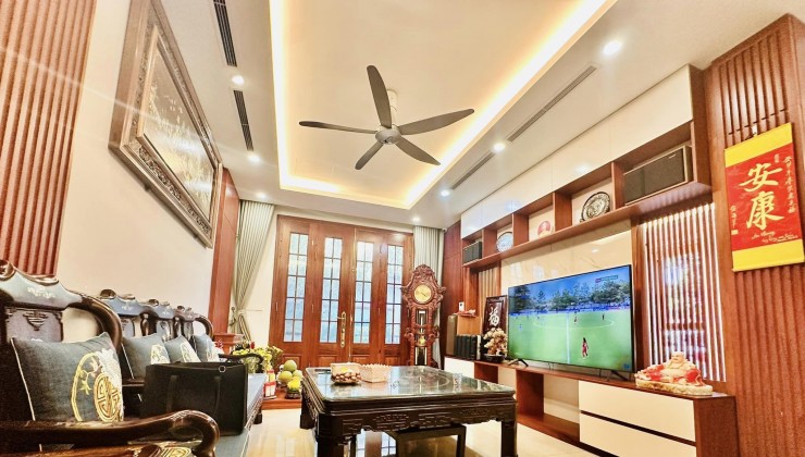 Biệt Thự Siêu Vip Quận Long Biên, Khu đô thị Sài Đồng 216m x 5T x Mt 12.7m. Giá 46 tỷ.