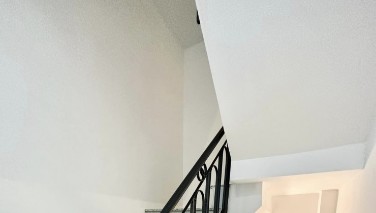 thịnh-  Ban Nhà ( Chu Văn An ) 2 tầng ,2PN ,2WC  - cách mặt tiền chỉ 50m. 3.25 tỷ
