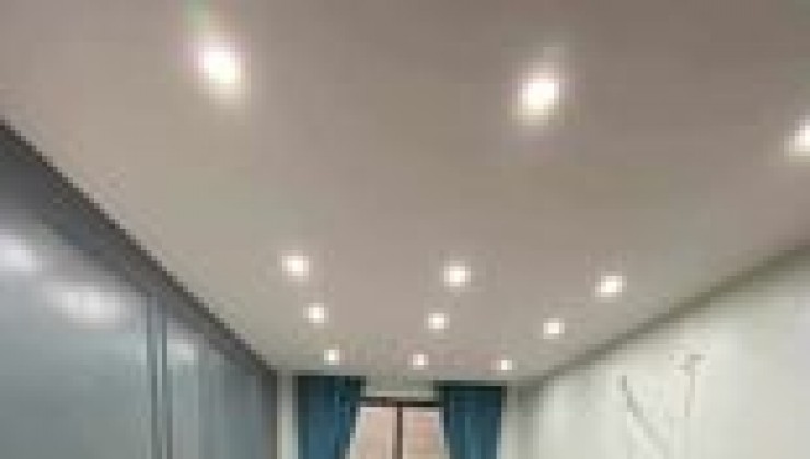 SIÊU PHẨM HIẾM- LÔ GÓC - TRUNG TÂM VIỆT HƯNG -VỊ TRÍ VIP - PHÂN LÔ - Ô TÔ ĐỖ TRƯỚC CỬA - AN NINH ĐỈNH - TẶNG FULL NỘI THẤT