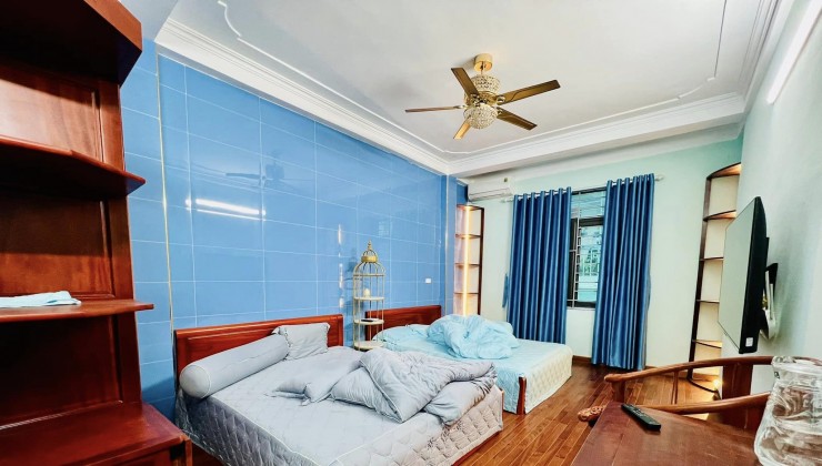 Bán Gấp! Mảnh Đất vàng Mặt Phố Ba Đình, Phố Nguyễn Khắc Hiếu 82m x C4, Giá 35.8 tỷ.