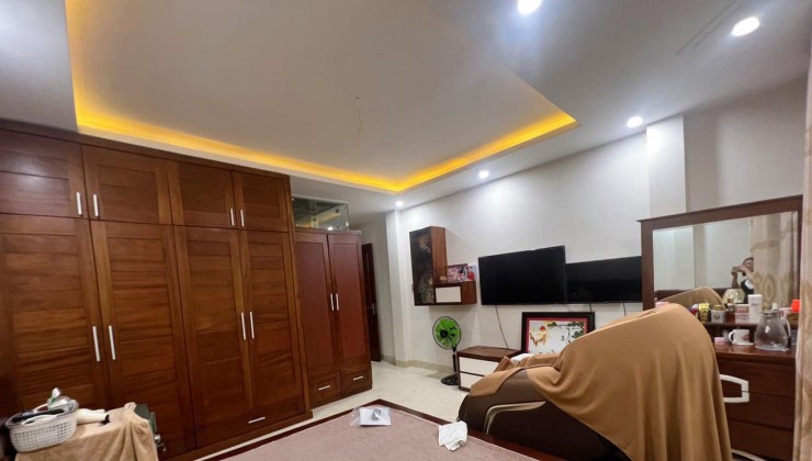 Bán Gấp ! Siêu Phẩm Mặt Phố Định Công Hạ 127m x 3 tầng, Giá 11 tỷ.