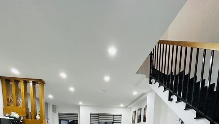 KHU DÂN TRÍ CAO - NHÀ THIẾt KẾ SANG ĐẸP MỚI VÀO Ở NGAY CÁCH MT HỒ BIỂU CHÁNH. 10M
