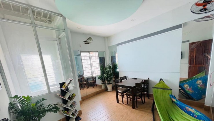 Nhà mới ở ngay Nguyễn Văn Cự cách mặt tiền 1 căn - 73m2 - 4 tầng - Nhỉnh 5 tỷ