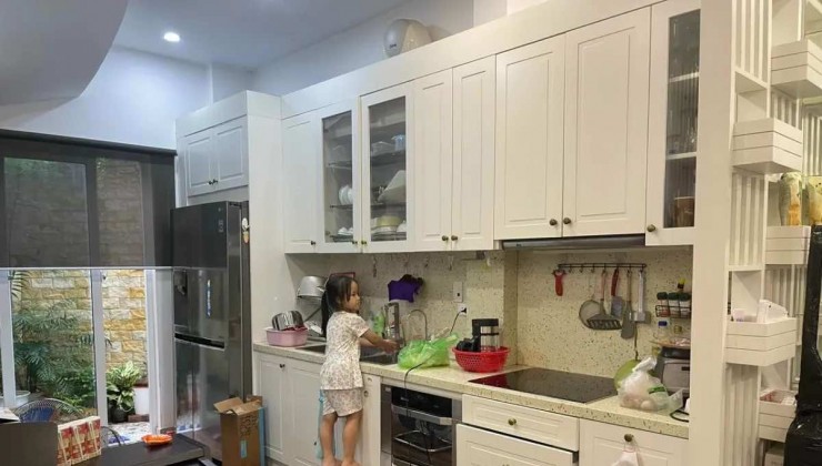 BÁN NHÀ MẶT NGÕ VĂN HƯƠNG 40M/5 TẦNG Ở NGAY CHỦ TẶNG FULL NỘI THẤT, Ô TÔ ĐỖ