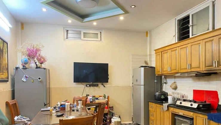Nhà Đẹp Quận Ba Đình, Phân Lô Phố Văn Cao 45m x 4T, Giá 16.8 tỷ.