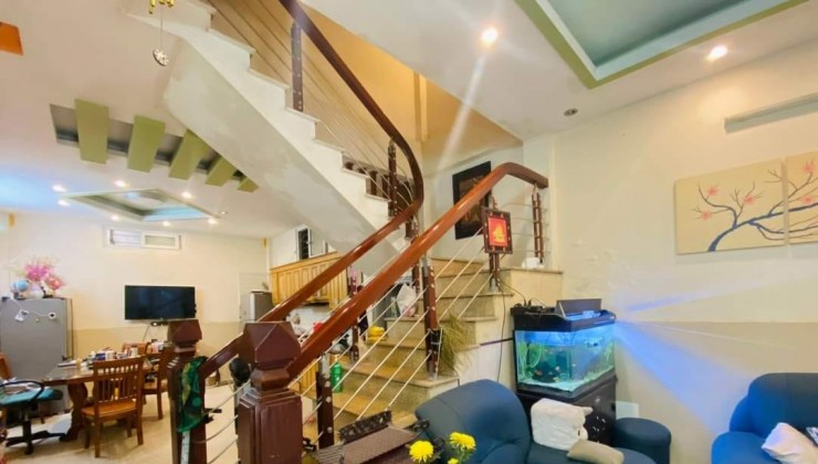 Nhà Đẹp Quận Ba Đình, Phân Lô Phố Văn Cao 45m x 4T, Giá 16.8 tỷ.