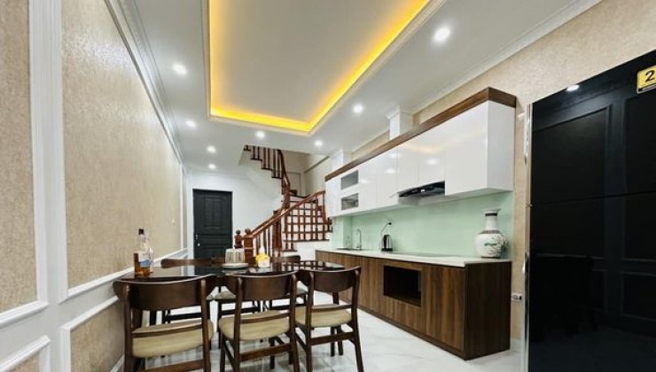 SIÊU PHẨM HIẾM- LÔ GÓC - TRUNG TÂM VIỆT HƯNG -VỊ TRÍ VIP - PHÂN LÔ - Ô TÔ ĐỖ TRƯỚC CỬA - AN NINH ĐỈNH - TẶNG FUL đồ